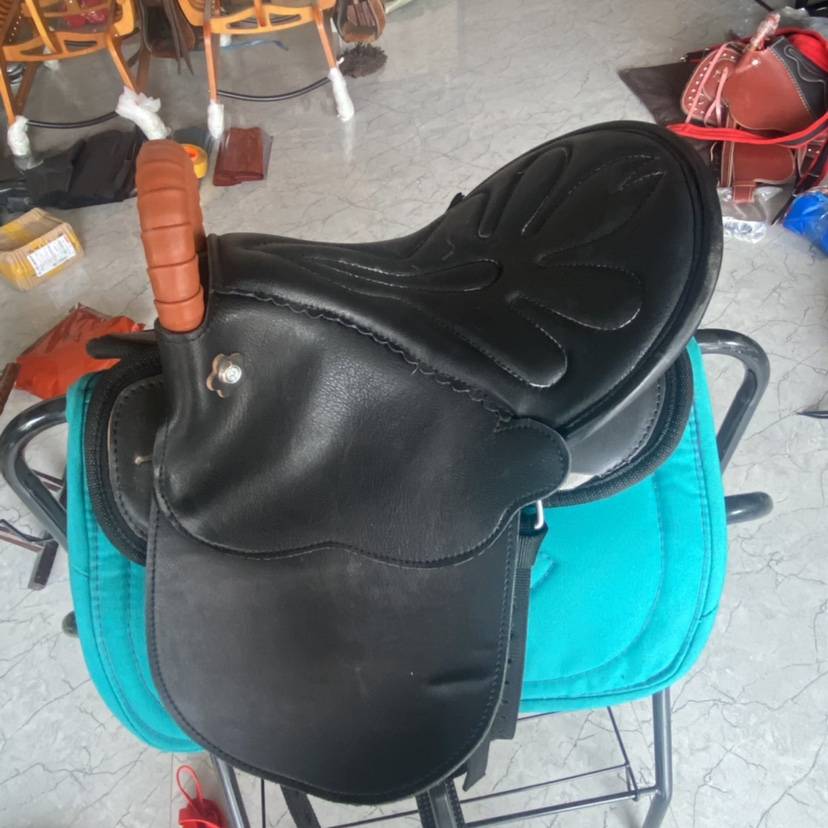 The saddles are full of horses, the dwarves are saddled, the dwarves are saddled