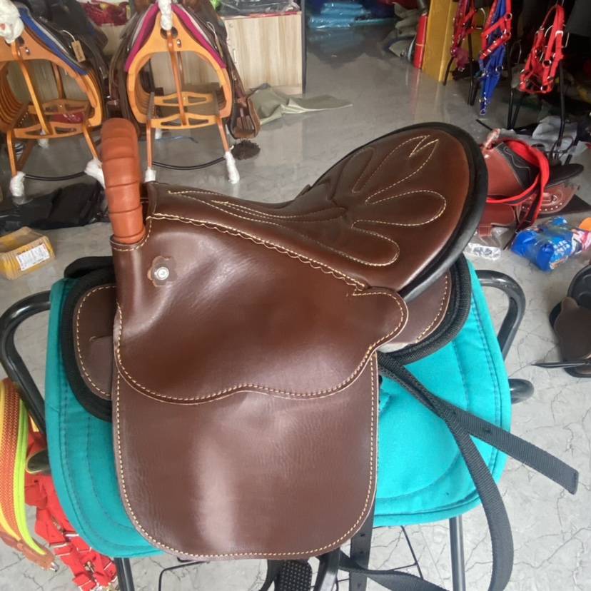 The saddles are full of horses, the dwarves are saddled, the dwarves are saddled