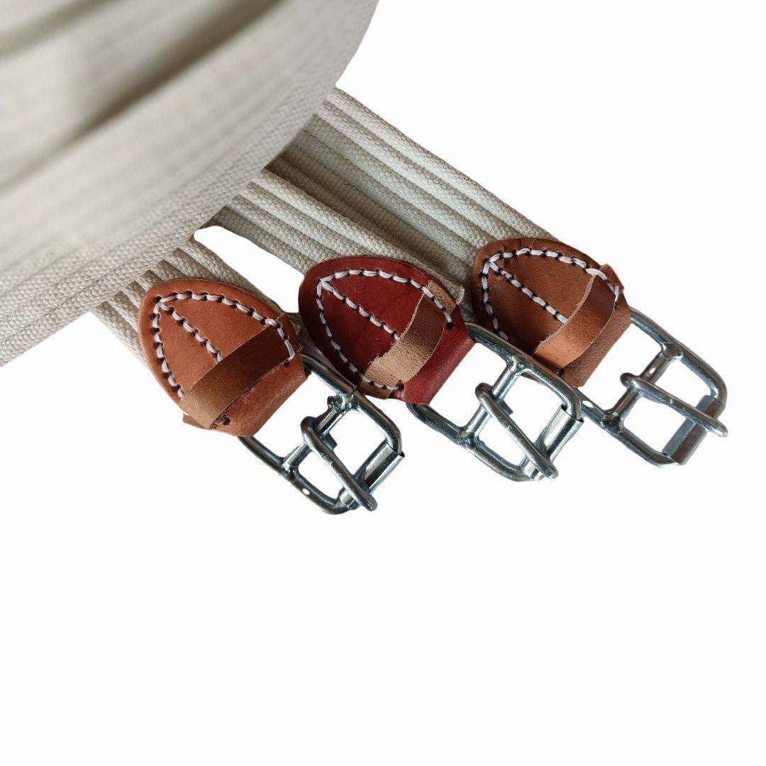 A horse's belly belt with a saddle wide and a secure saddle with a horse's belly