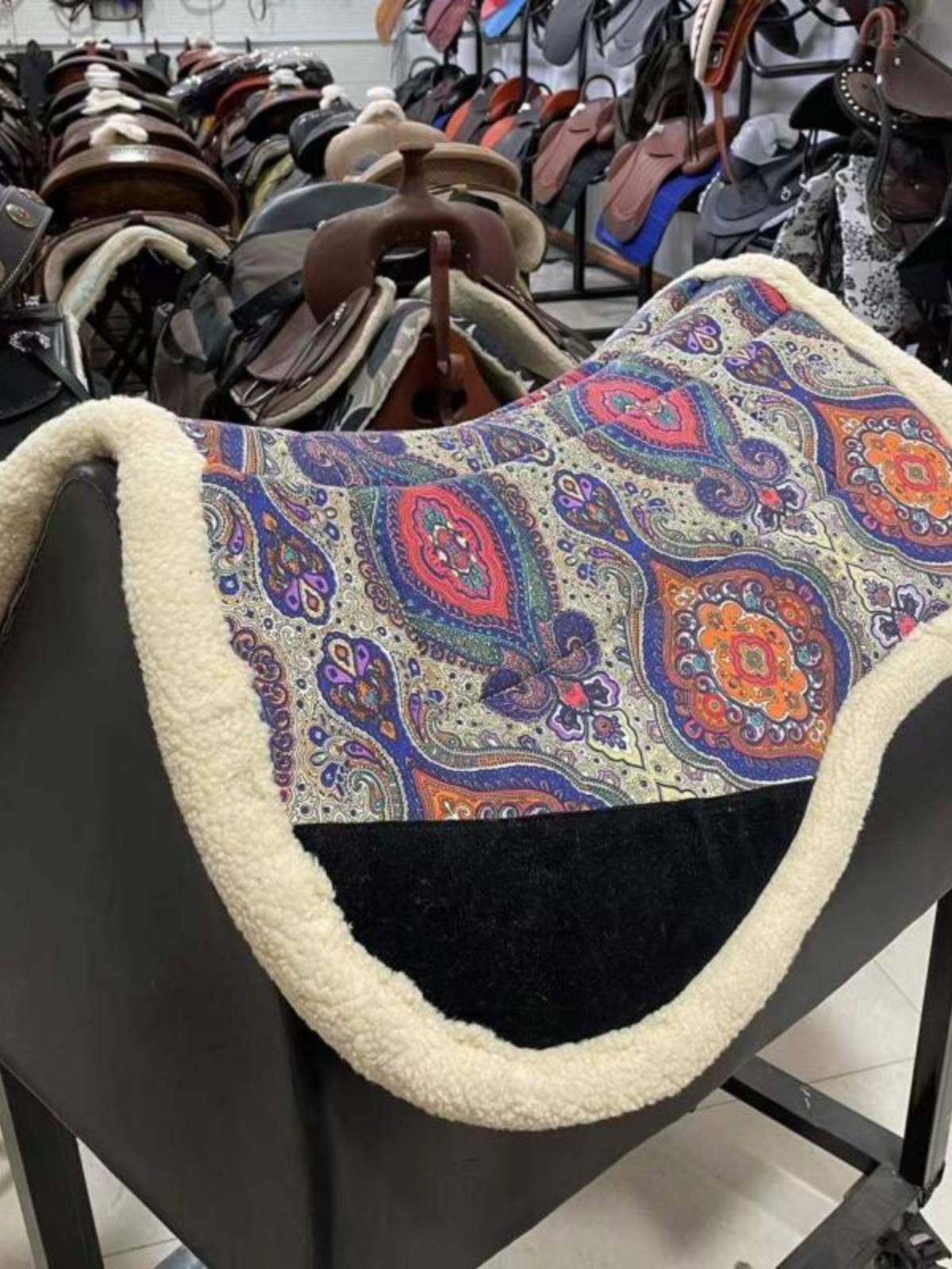 Western saddle pads thicken with tweezers and tweezers strong and long-lasting shoulder grinders