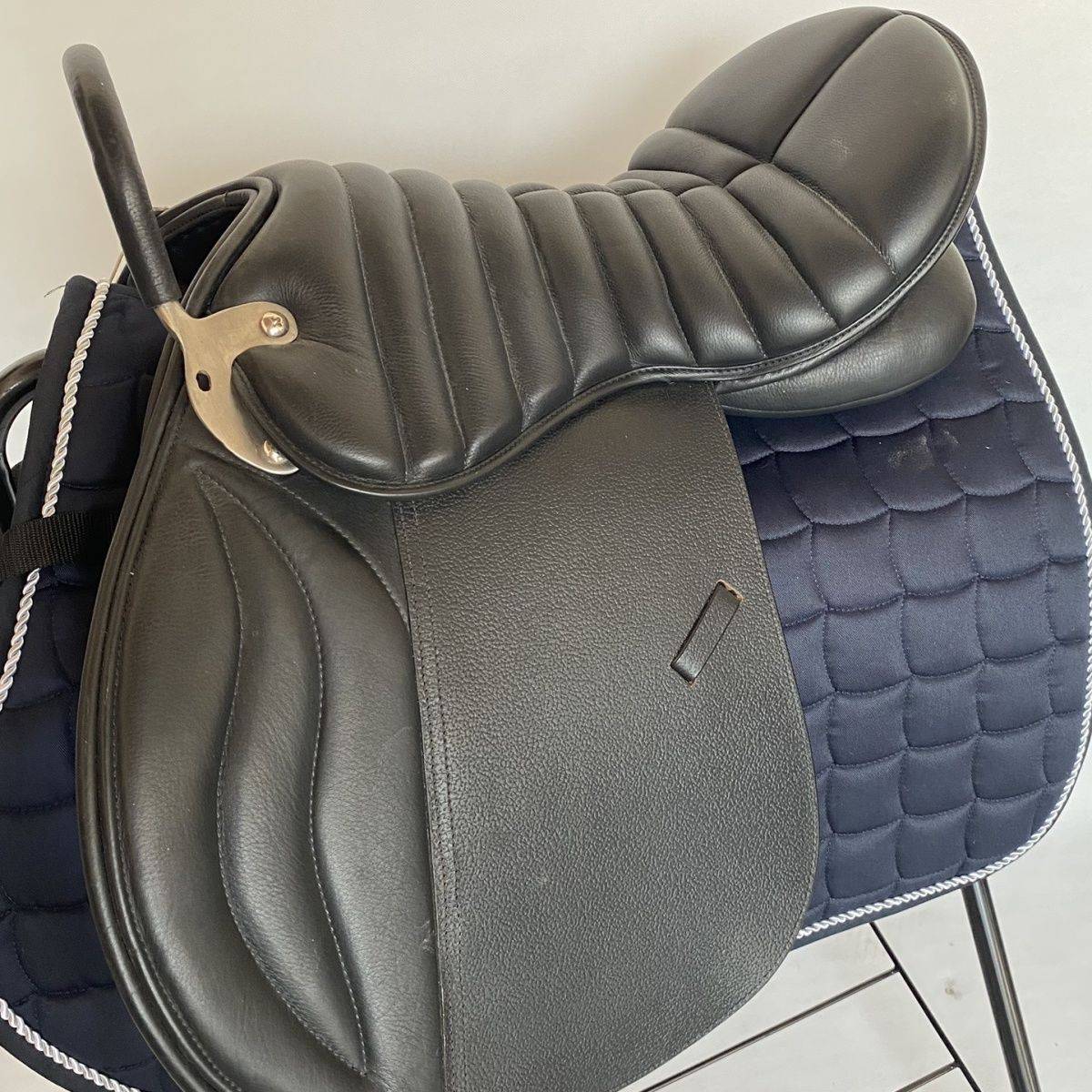 EssenceEquestrian supplies comprehensive saddle endurance saddle full set of carved saddle