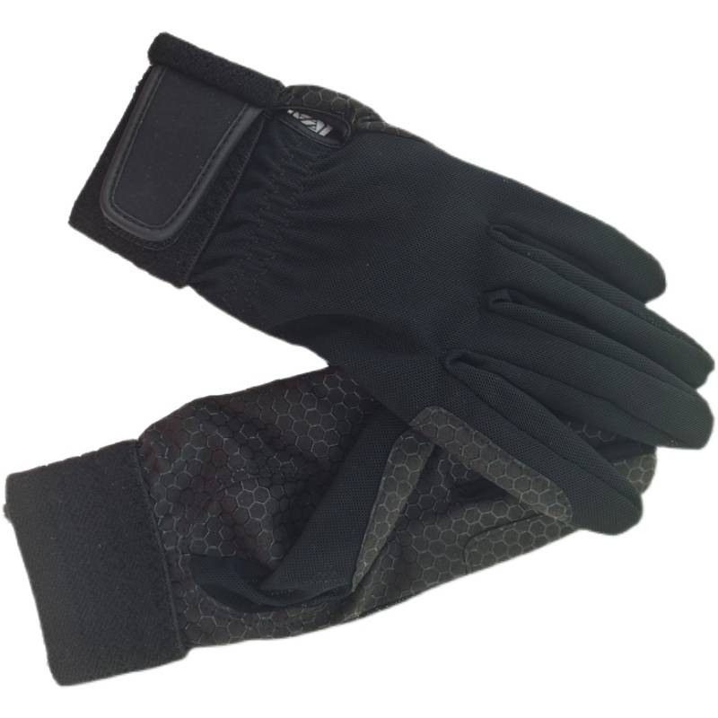 Horses with horse-backing gloves