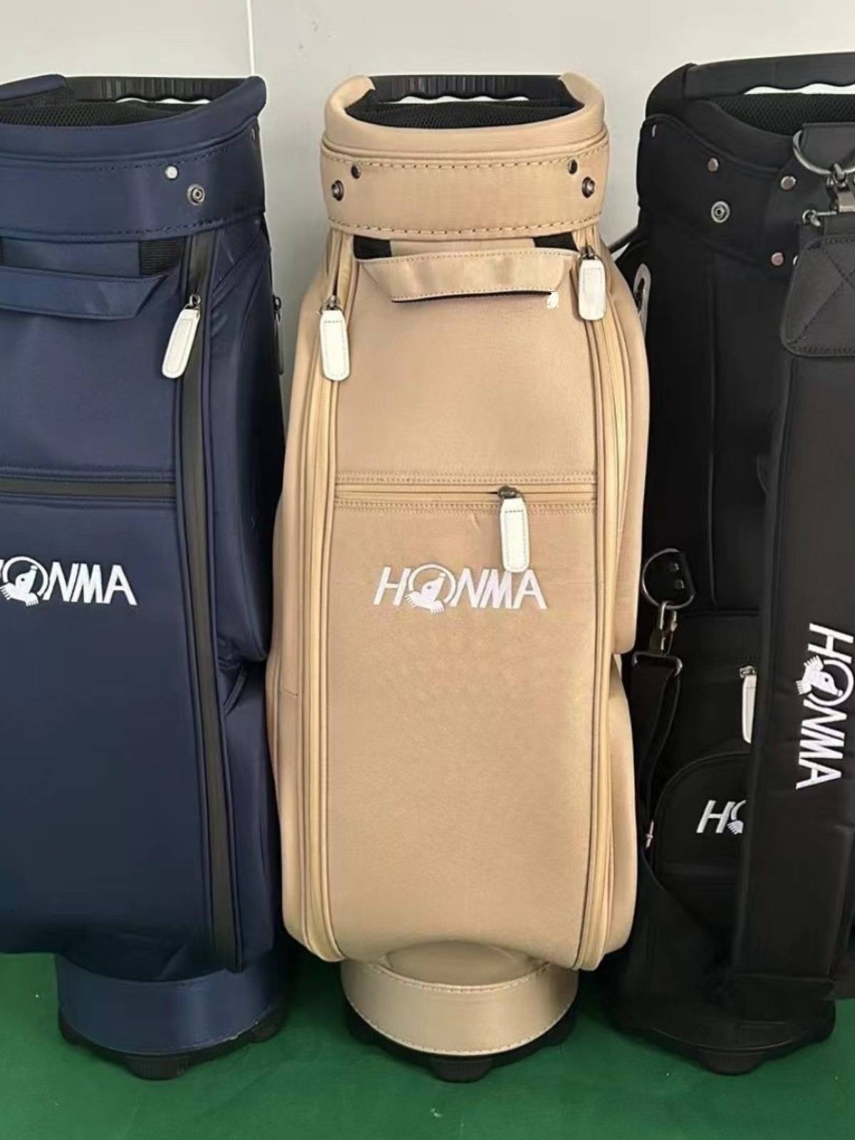 Honma's new golf ball lightweight waterproof, wear -resistant outdoor men and women red horse ball bag