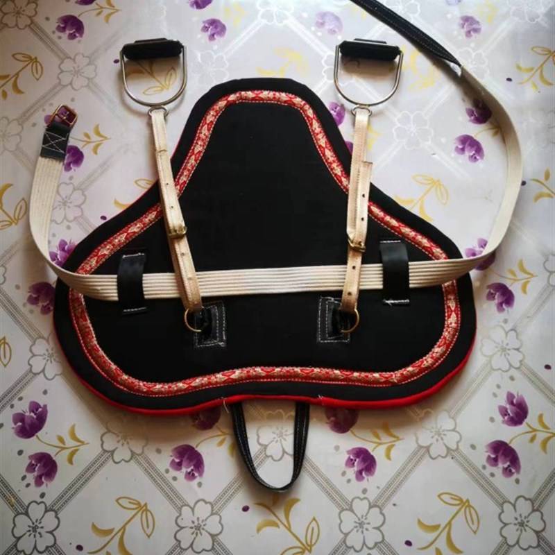 Black shovels with a belt