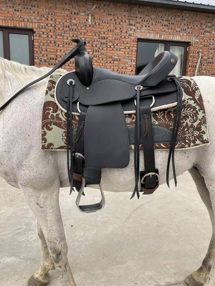 The new American -style American Saded Sadoust Horse Products Pure Cowp Skin -Saddy Saddle Male Male Saded Complete Accessories and Equipment