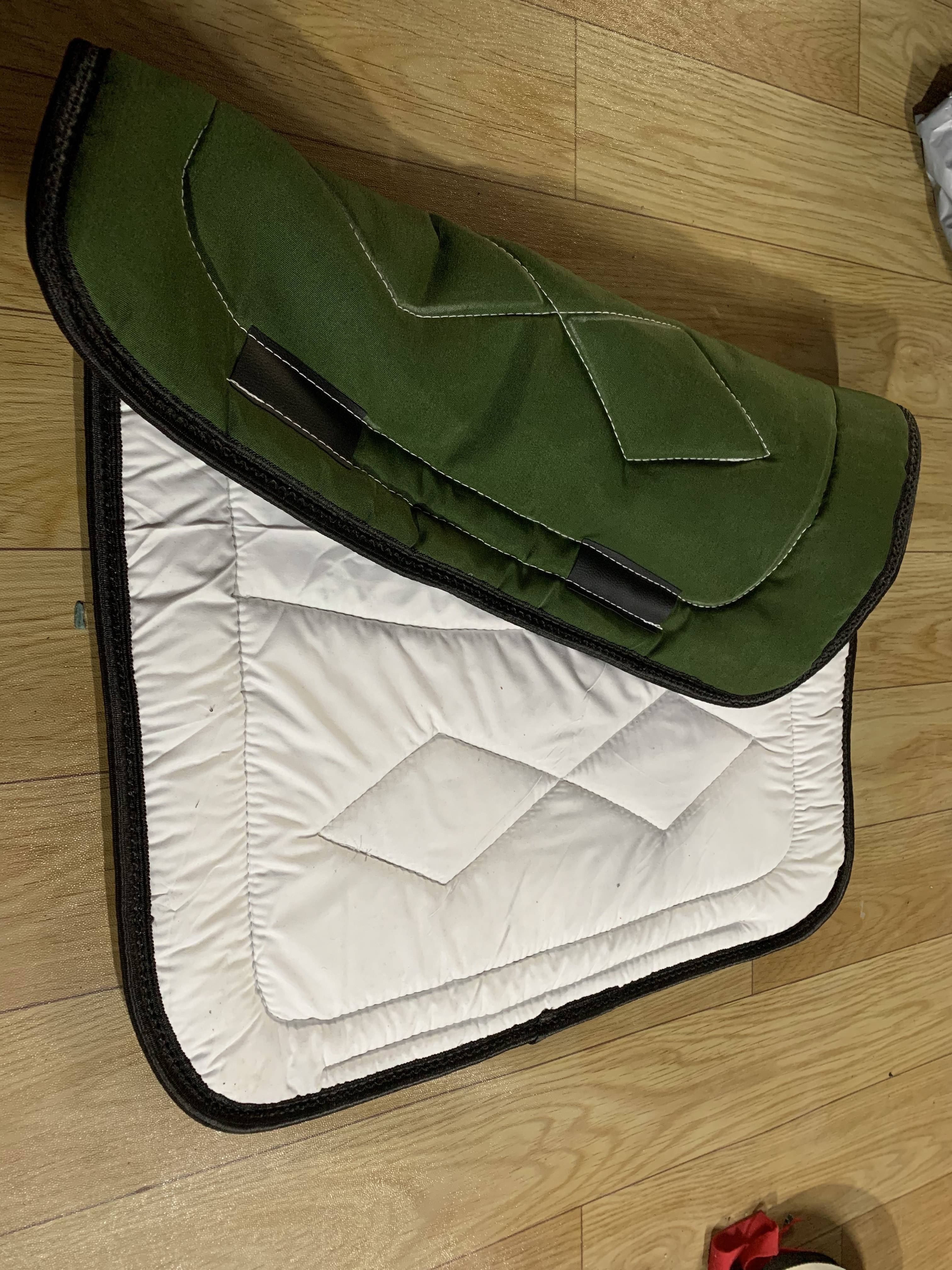 Horsecraft supplies, sweatboxes, saddle pads, plaque fabric, smooth and grindy, fine horse tools