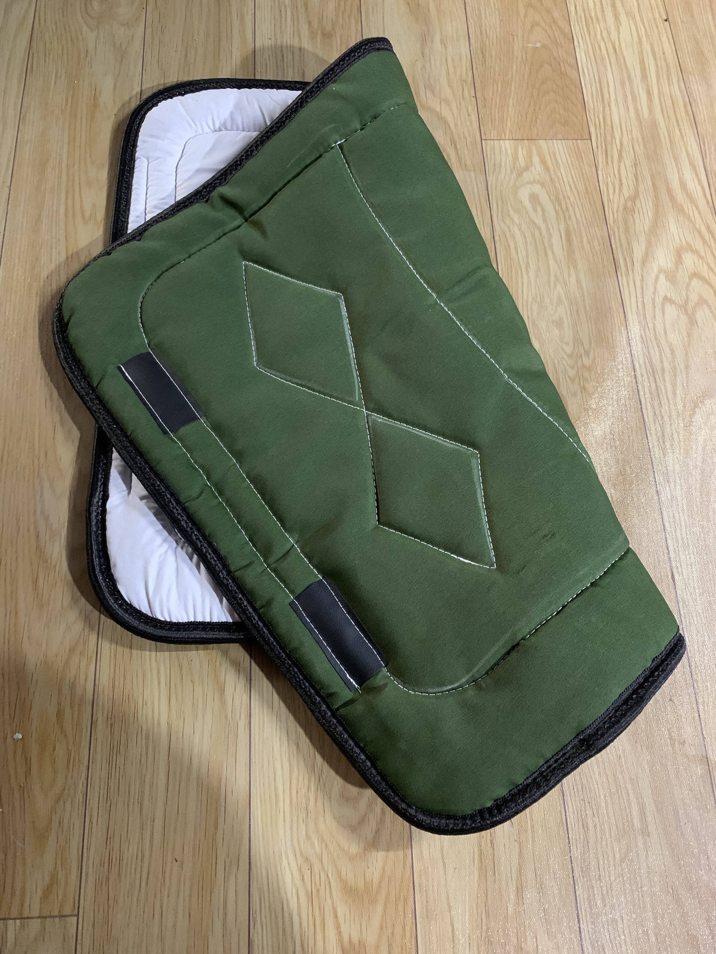 Horsecraft supplies, sweatboxes, saddle pads, plaque fabric, smooth and grindy, fine horse tools
