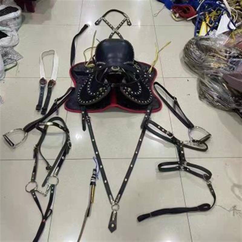 Horse saddles full of saddle cushions
