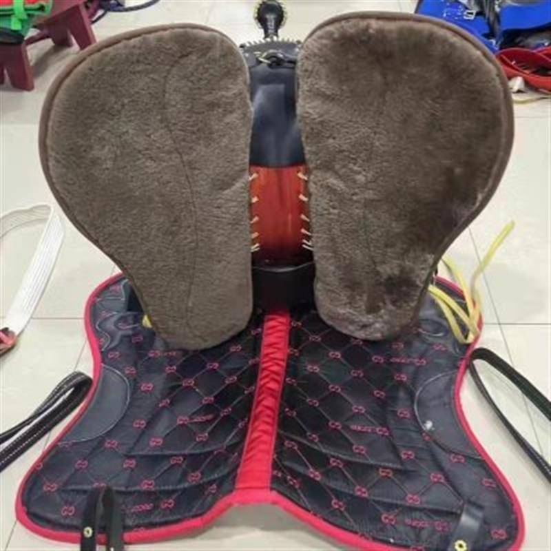 Horse saddles full of saddle cushions