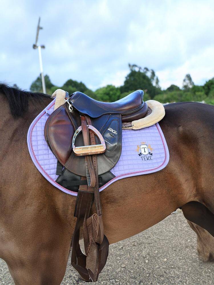 The saddle-seap-barrel-barrel race is full of sweats