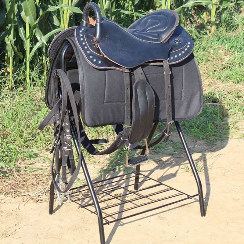 The saddles are full of veggies and new saddles for the tourists with the Mongols horse-skin full of saddle-steals