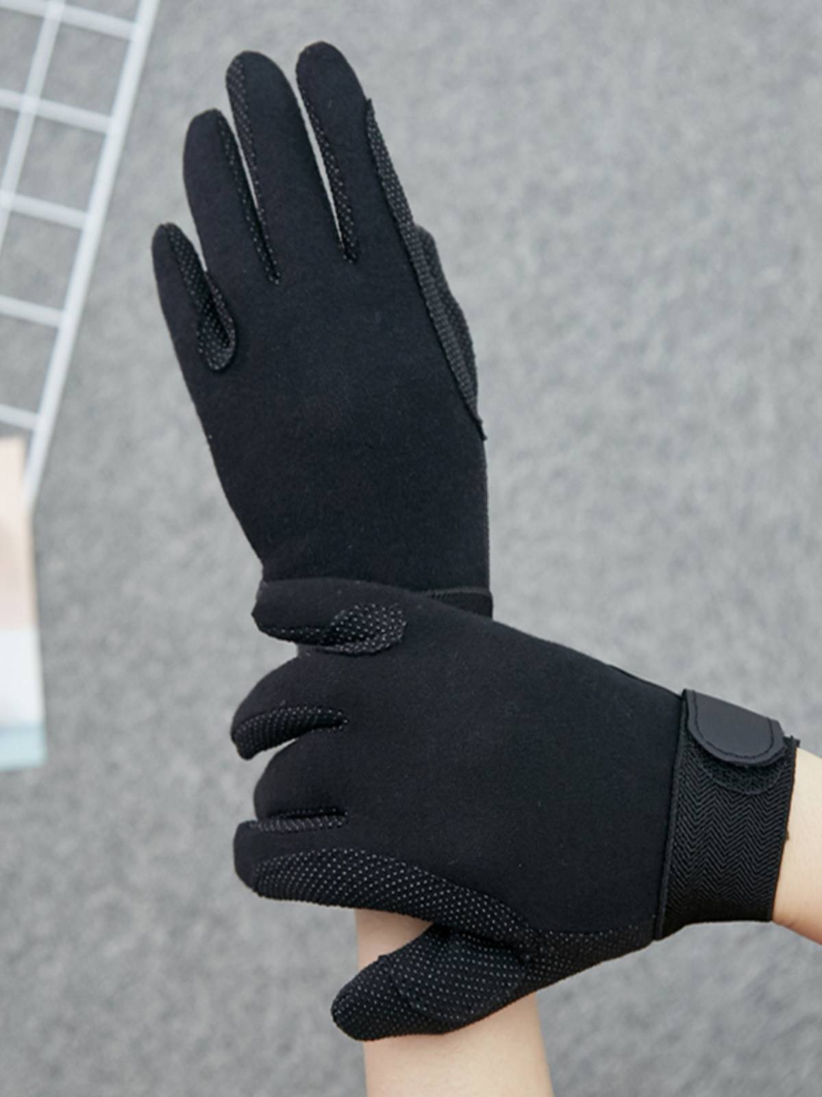 The horse gloves, the silhouette, the horse gloves, the horse-sliding gloves, the children, the horse gloves