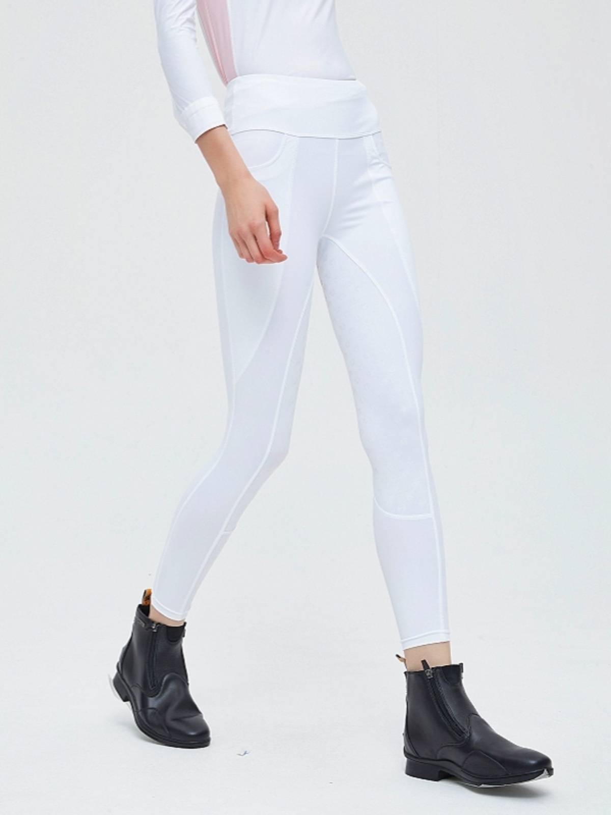 All-embracing horsepants for children in horsepants