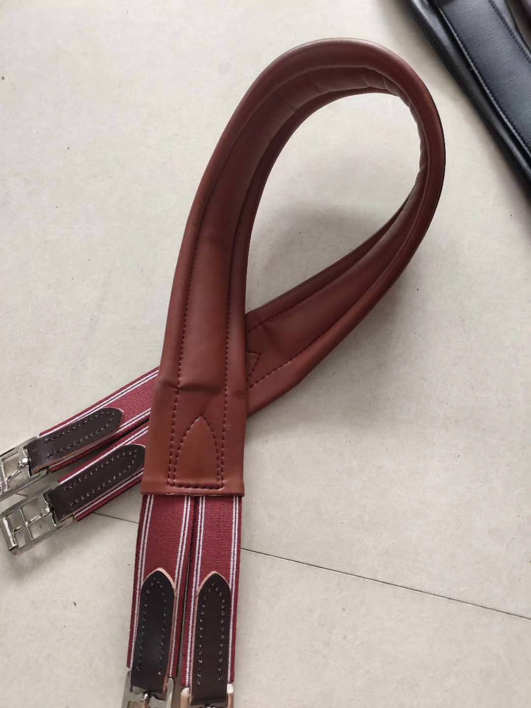 The horse's belly belts, the combined saddle belts, the saddles