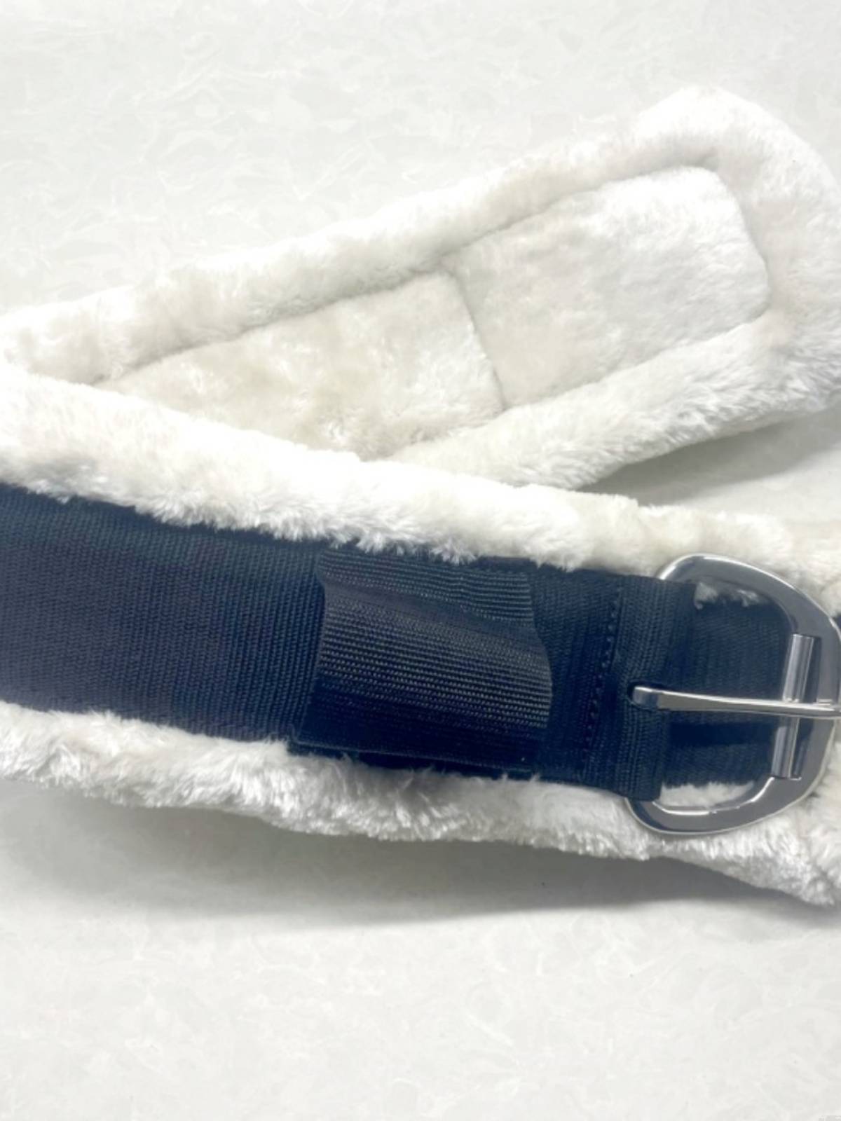 Western saddles with velvet belts and velvet belts to protect the belly from the sun