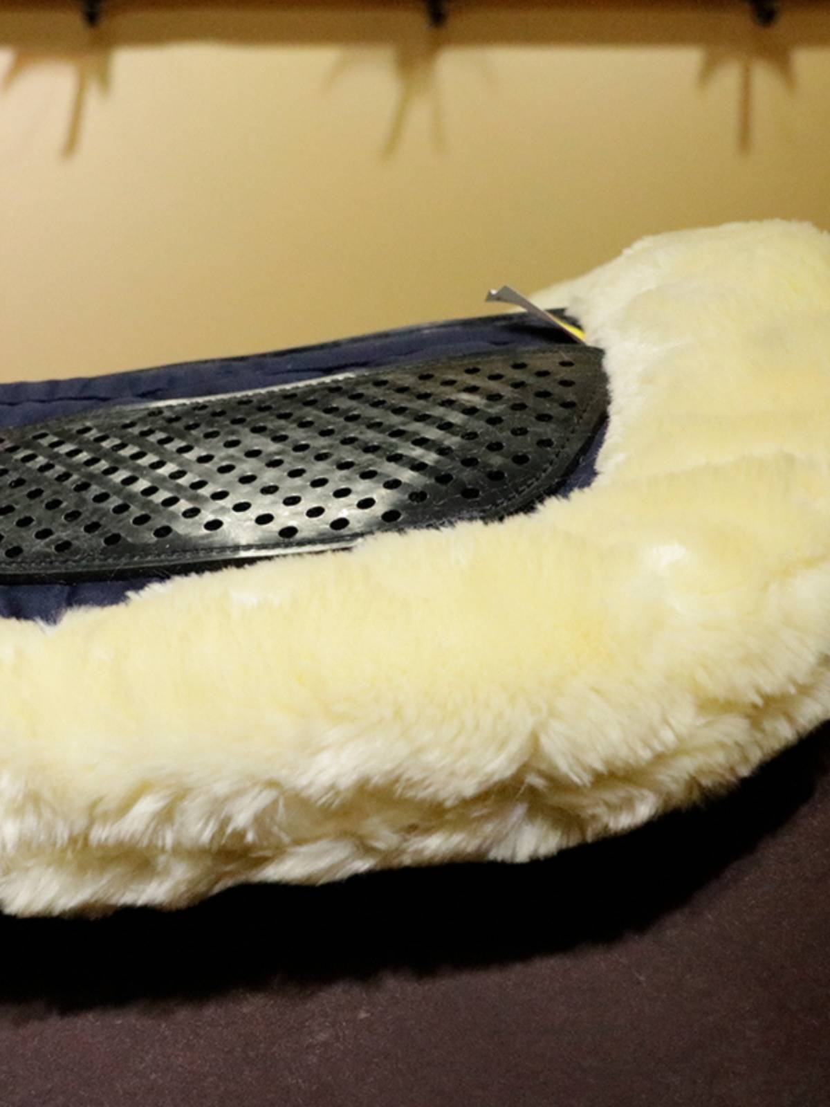 IKONIC Silicone Half saddle cushion lamb paddling saddle cushion cushion balance cushion partarist sports horse equipment