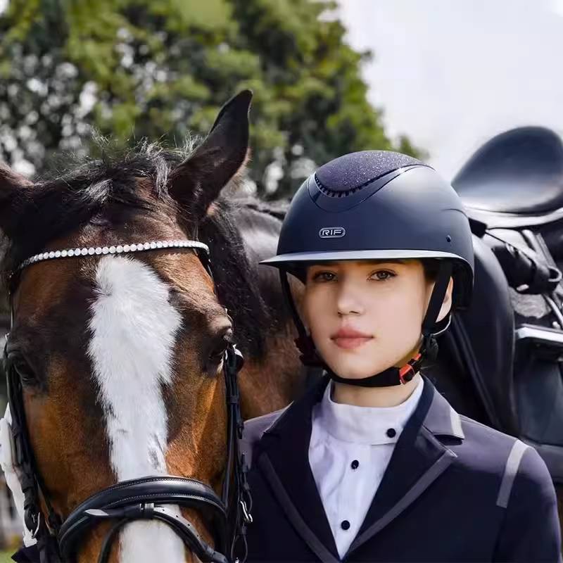 THE HORSE HELMET RIF RIDES THE HORSE HELMETS, THE CHILD HELMETS, AND THE GENERAL HORSE HATS CAN BE RECONCILED