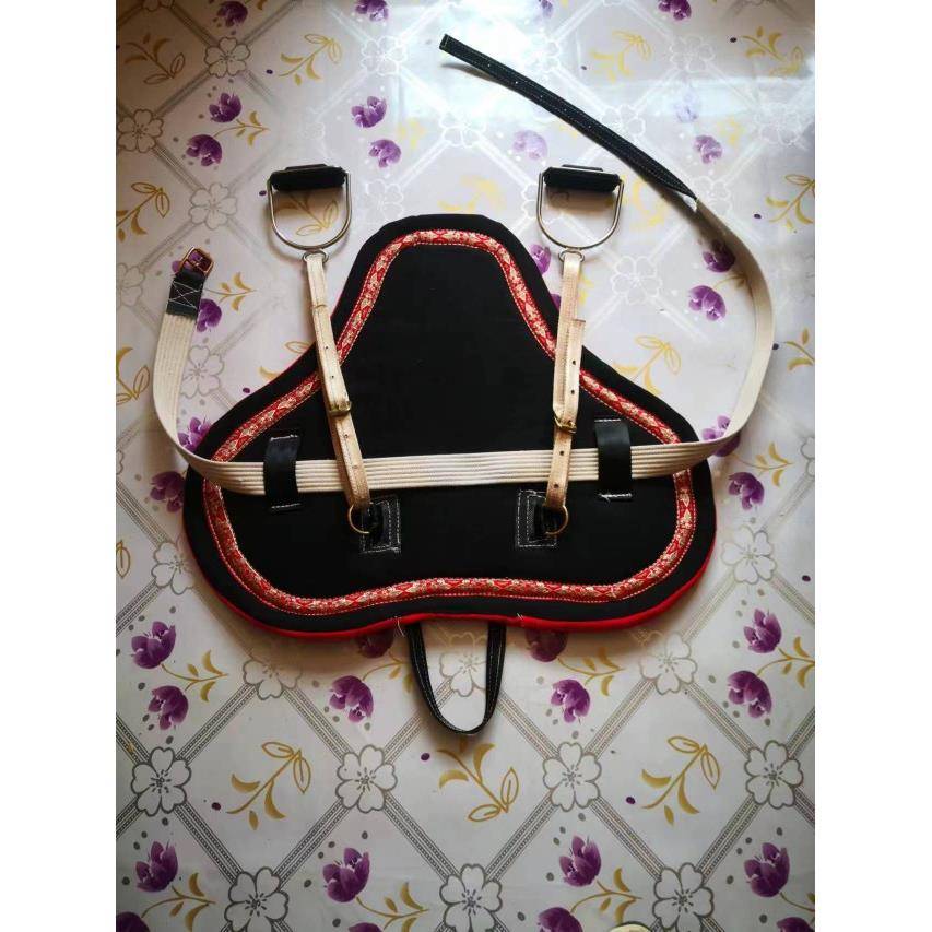 Scrambling saddles, grafts, horse-backing gears