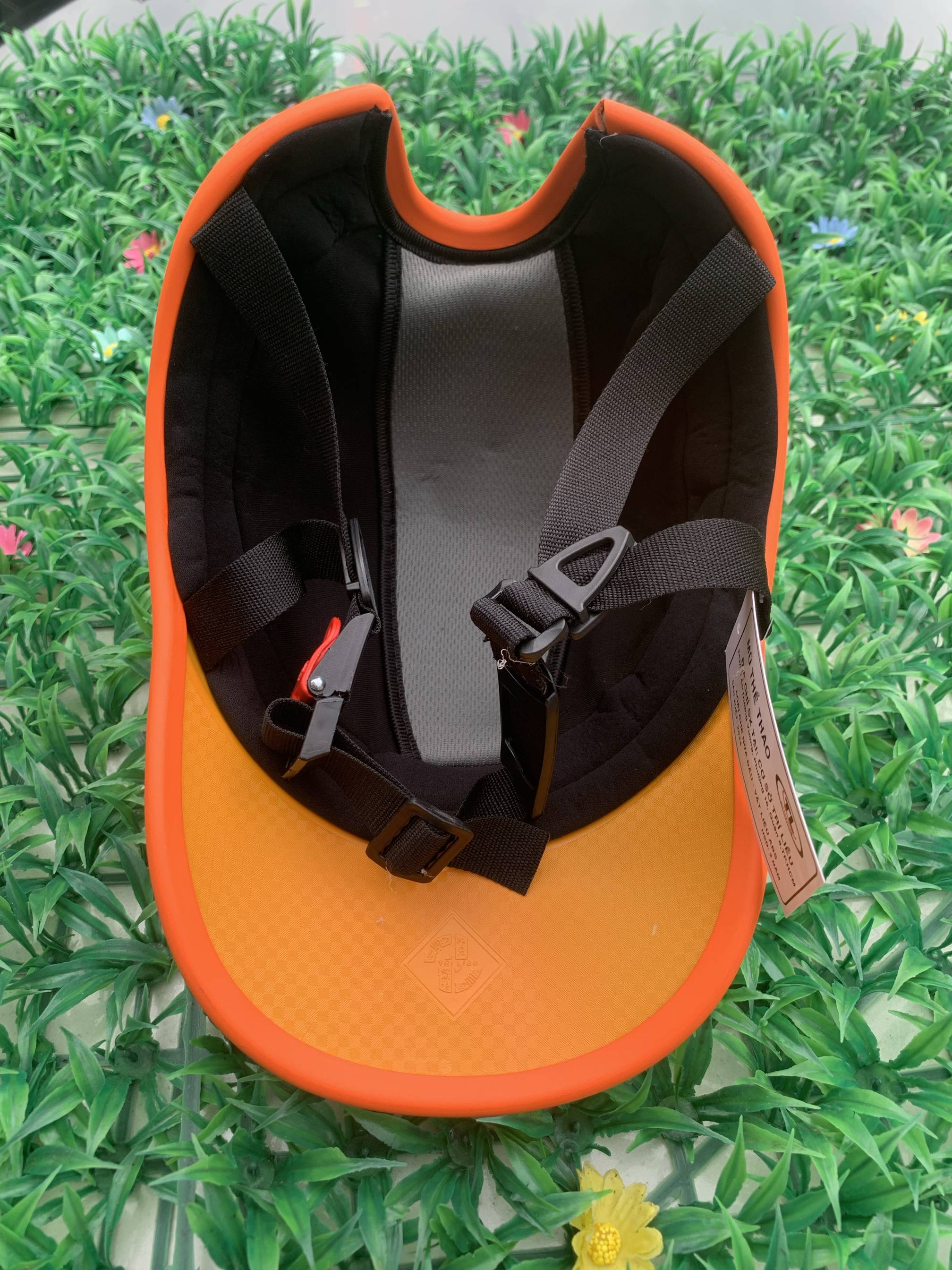 viet nam imported a duck cap and a cap with a pony-tailed four-season pony-tail helmet around 58 cm and half