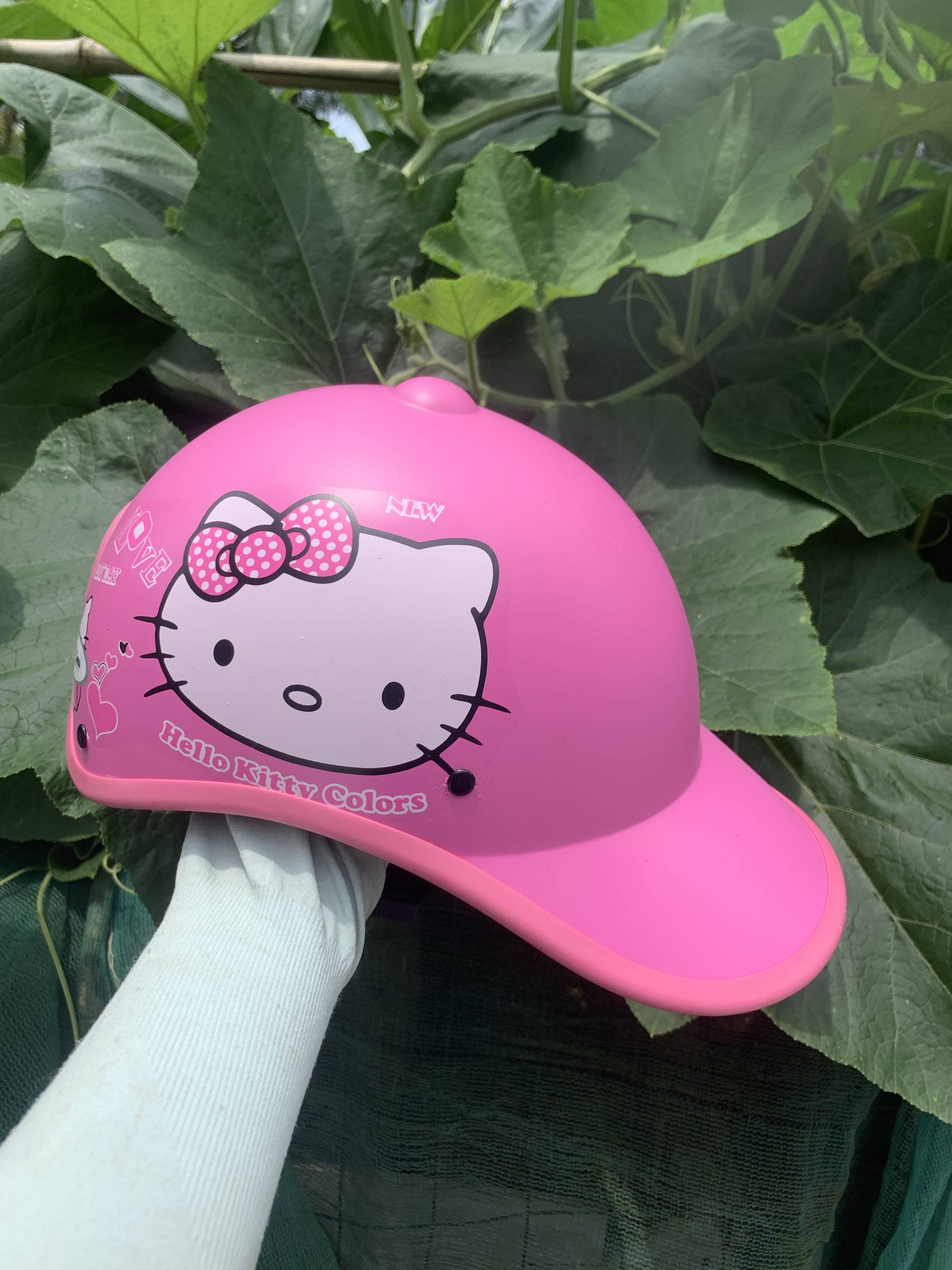 Deep pink cat