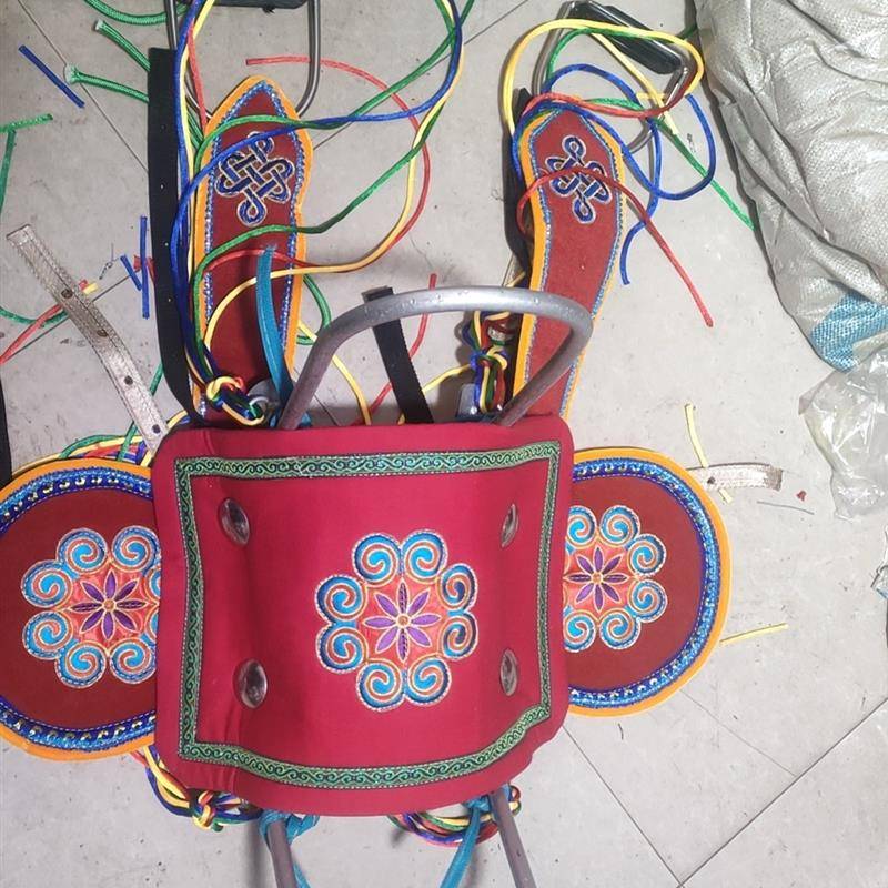 The national characteristic riding tools riding camel saddle, tourist attractions, camera tourists saddline camel, saddling saddling
