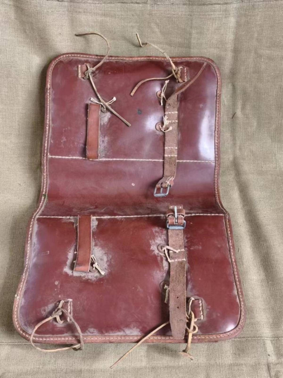 Genuine veteran stock inventory 60-70s saddle cushion outdoor pillow multi-function cowhide combined tactical back