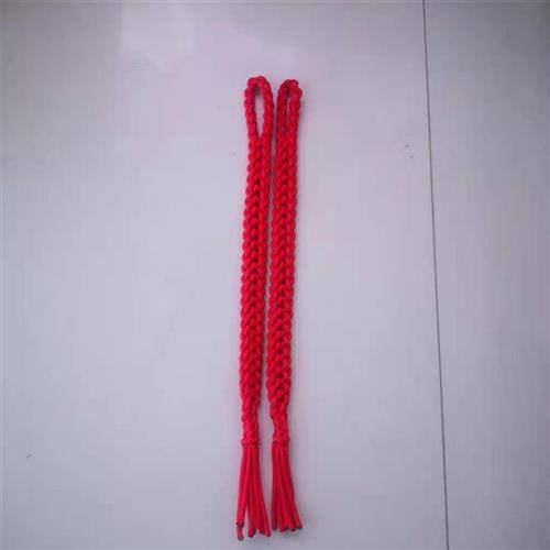 The red nylon belt has two roots