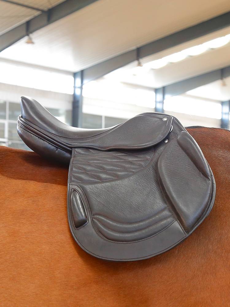 Cavassion British obstacle saddle saddling nude saddle set equestrian rider riding a horse Rockma horses 8202053