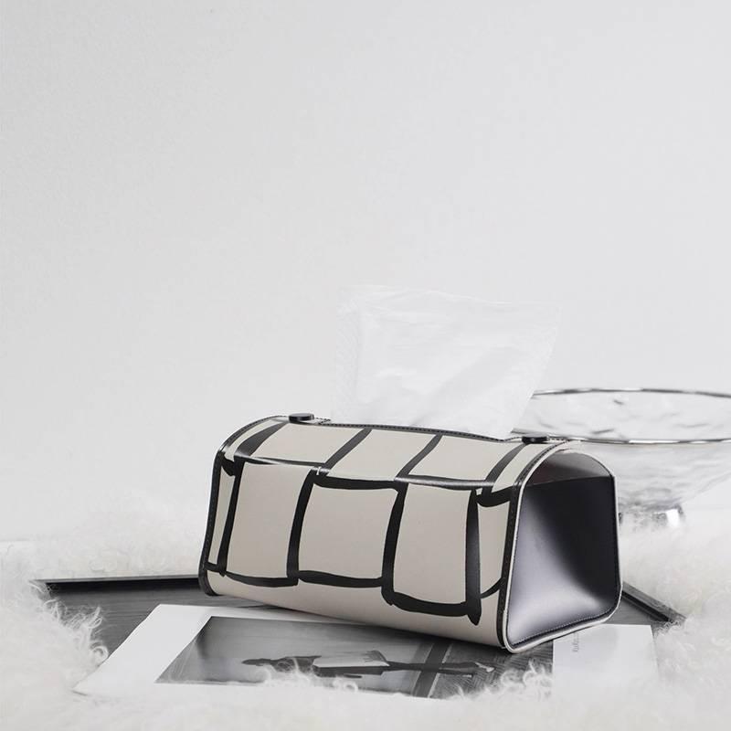 Original design saddling leather English ins in the middle ancient chessboard grid black and white pump boxes to storage face toilet cartoon box
