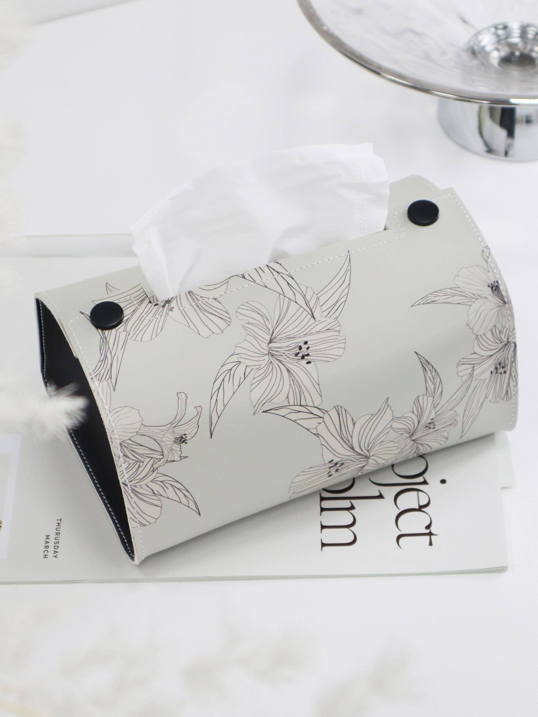 the leather box of saddles, the retro-false, the black-and-white-ins series, the leather box