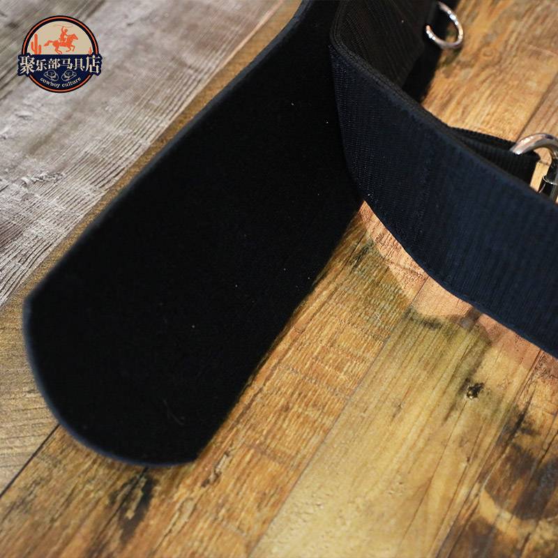 The black narrow abdominal belt with a skater in the back of the west saddle will unburn the horse's body
