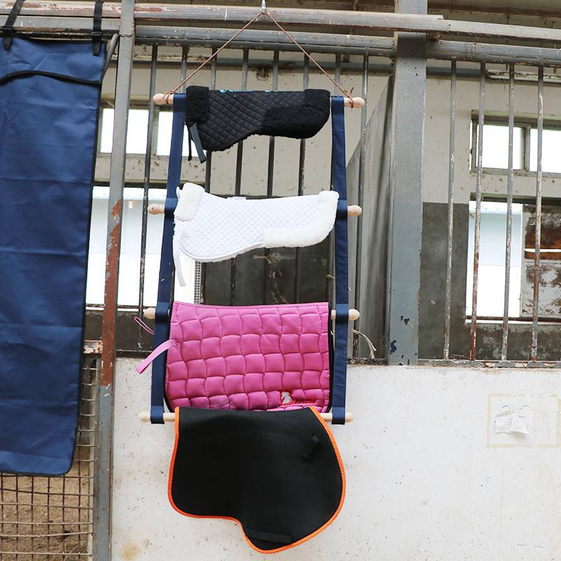 It's easy to carry a special print in a saddle-stealing and sweat-scrambles race