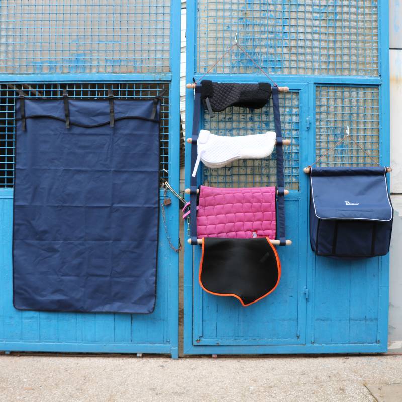 It's easy to carry a special print in a saddle-stealing and sweat-scrambles race