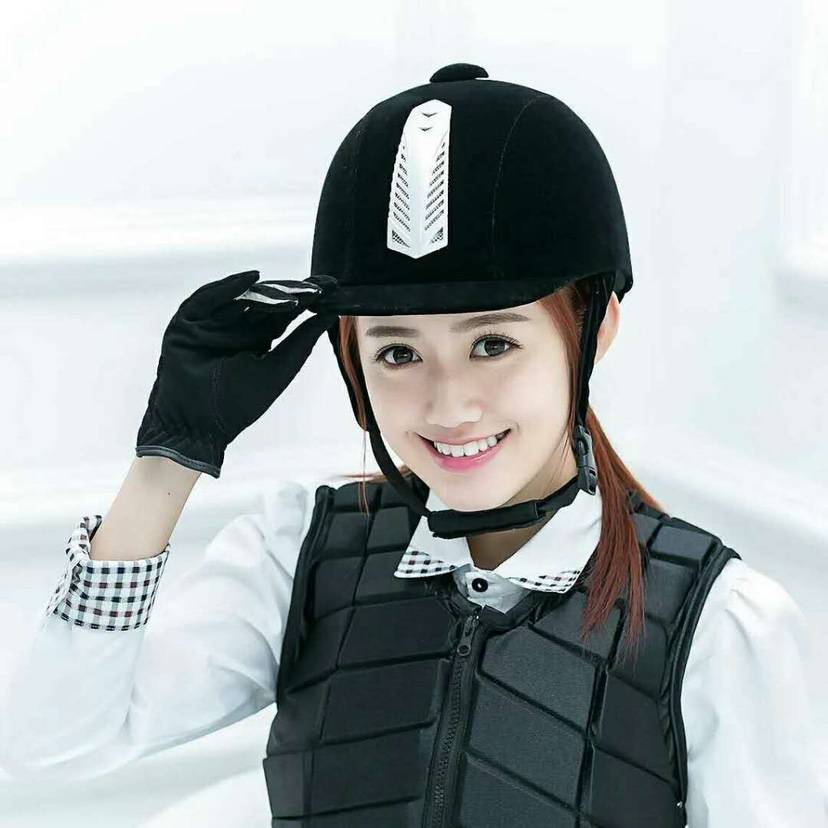 Horse hats, horse helmets, knights' helmets