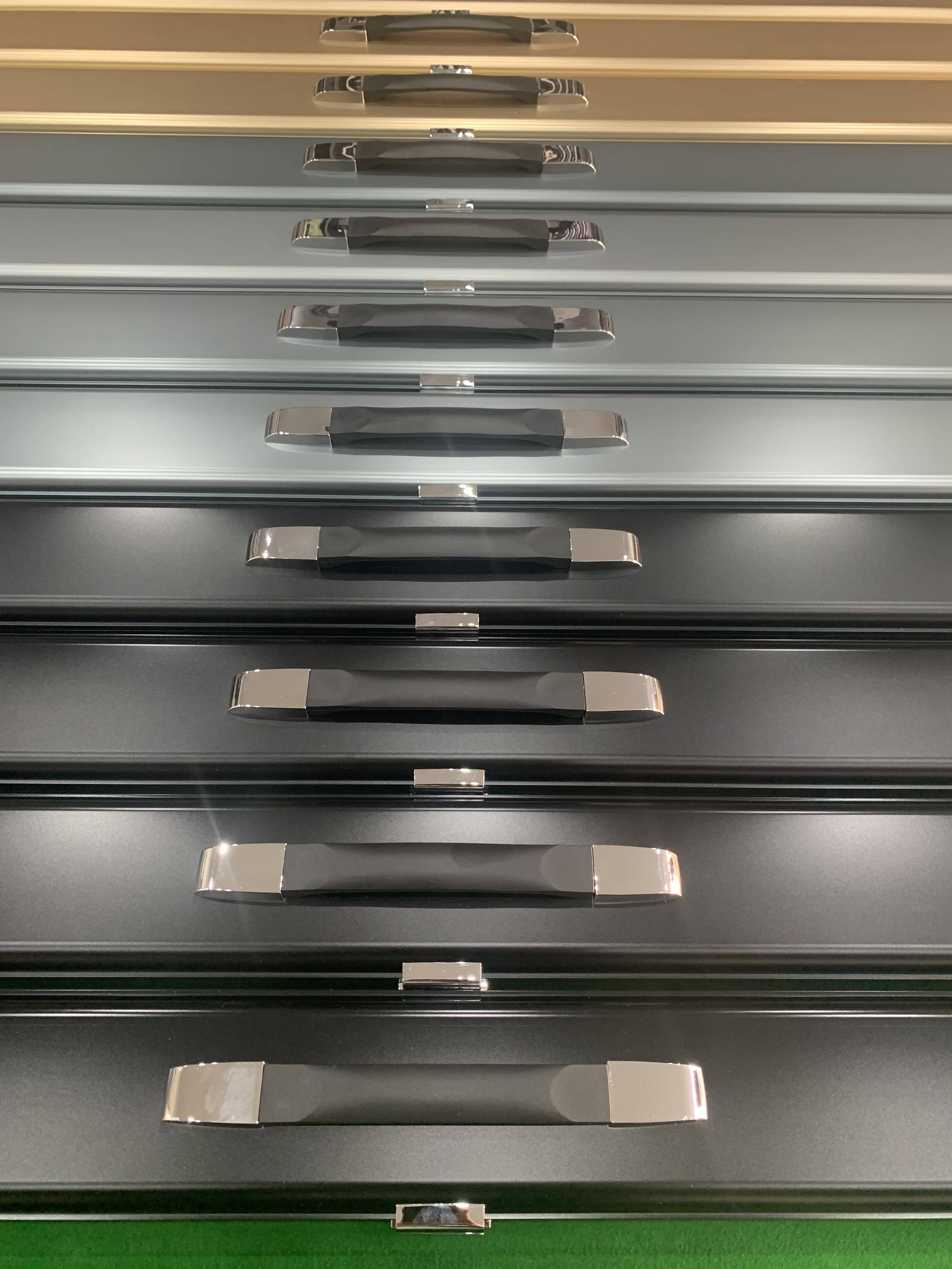 Three -grooved pilling rod boxes can be poured and jumped, waterproof, wear -resistant, wear -resistant, moisture -proof and anti -compressive memory sponge does not deform