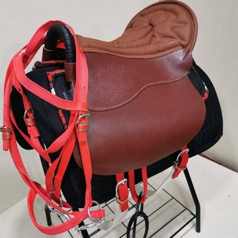 The saddles are made hand-made by Mongolian saddles