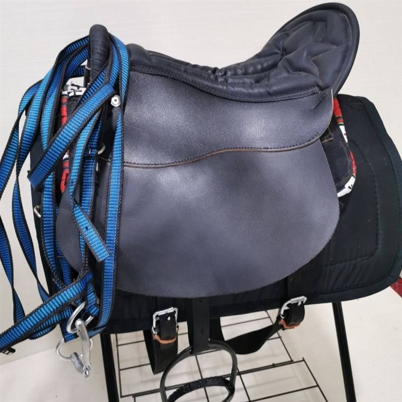 The saddles are made hand-made by Mongolian saddles