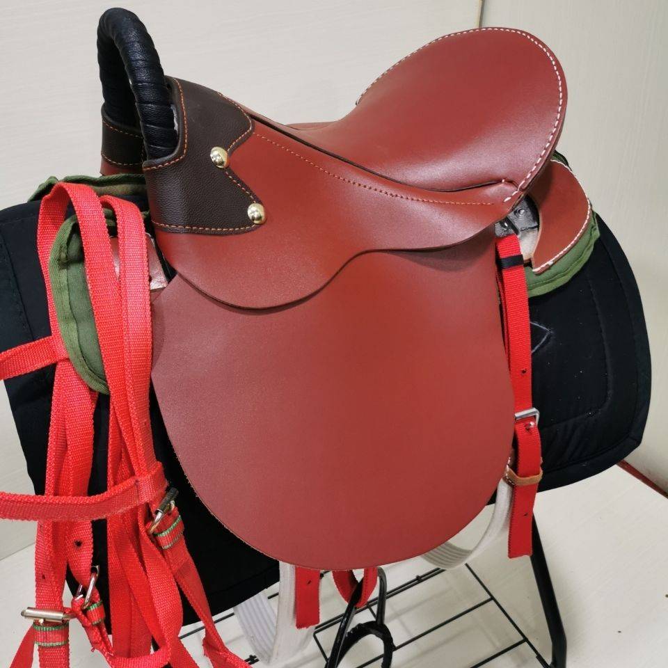 The saddles are made hand-made by Mongolian saddles