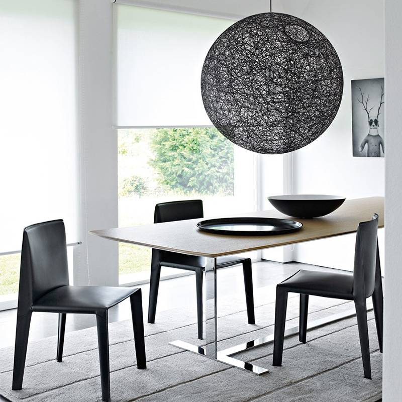 High-intensity, very simple saddle-skind, home-based restaurant, modern and simple, relying on the back-stool hotel designer's chair