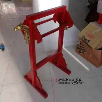 A saddle rack with resin
