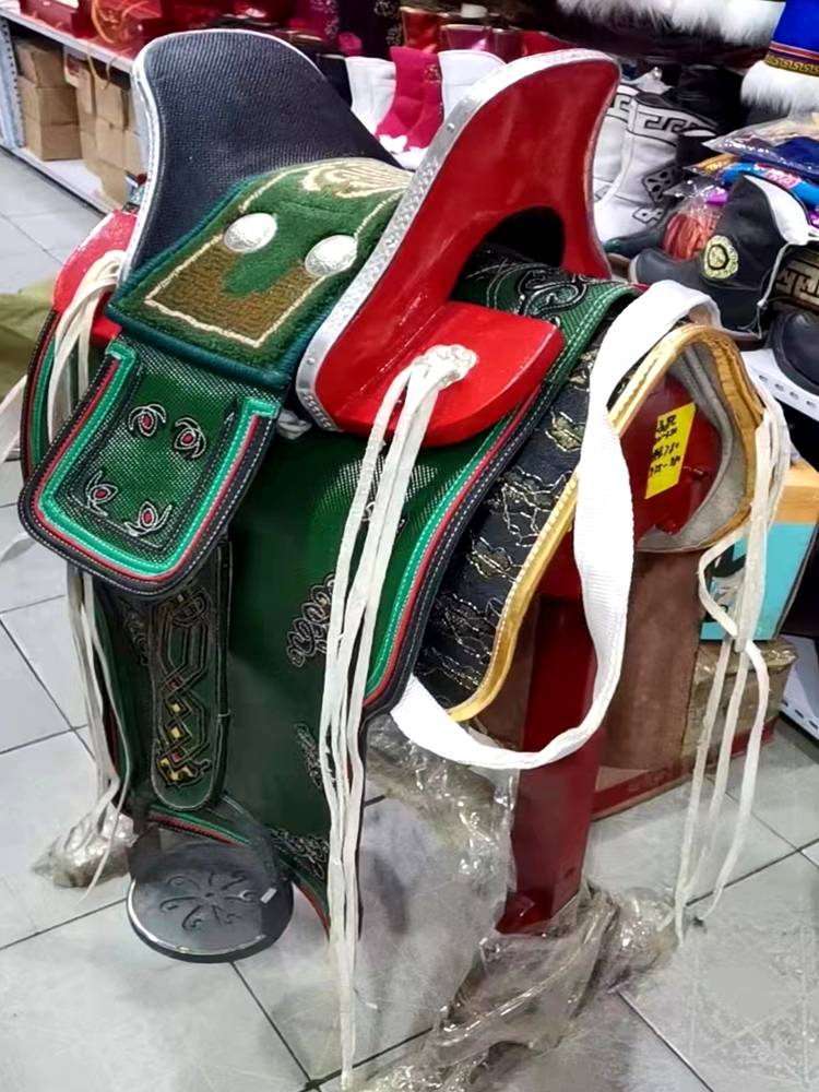 Inner Mongolia Crafts Saddle full set of horse cowhide new Malaysian tourist saddling pony rider products