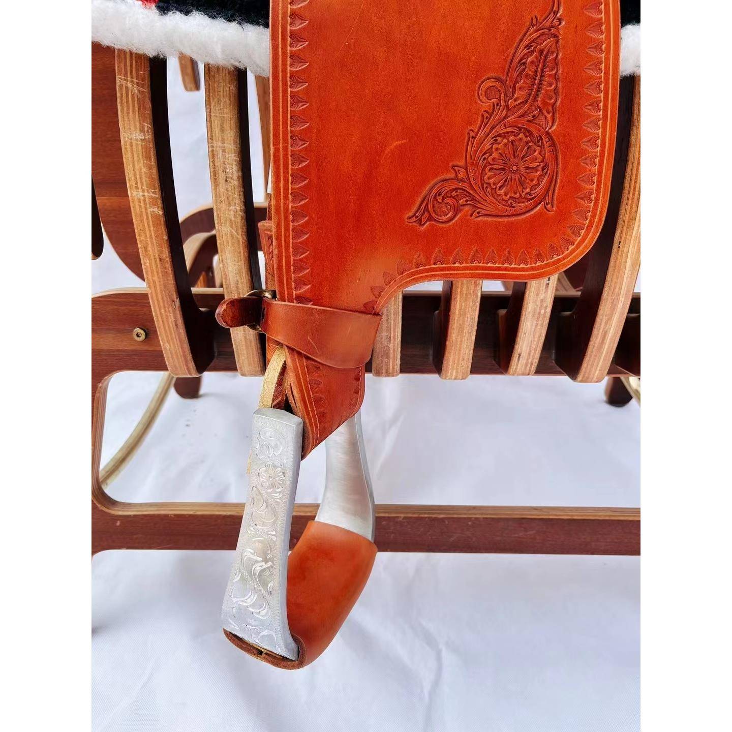 New models of the western saddling horse, horses, horses, carved sculptures, solid aluminum outdoor outdoor denim wild riding horses,