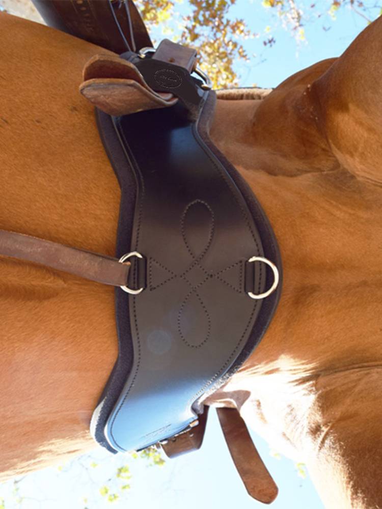 The tummy belt in the west saddle is removed from the tummy foam