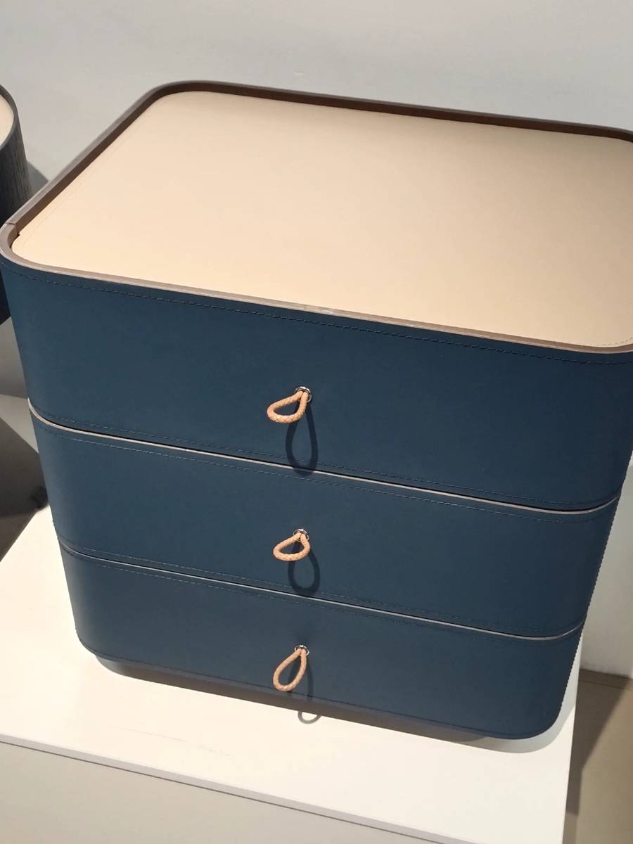 Italian LTALIANDESIGNER designer designer paint cabinet bedside cabinet, saddling leather storage hidden cabinet bedside table