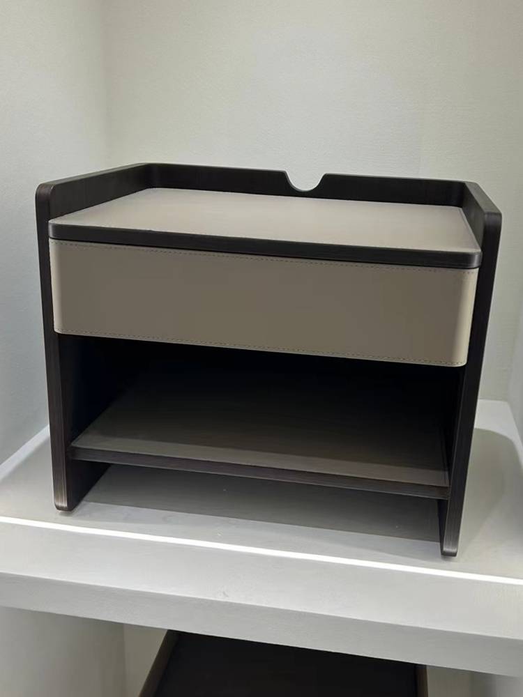 Italian LTALIANDESIGNER designer designer paint cabinet bedside cabinet, saddling leather storage hidden cabinet bedside table