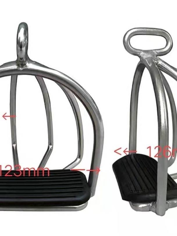 The horse's saddled parts, with the safety of the horse, the large striped and stainless steel net