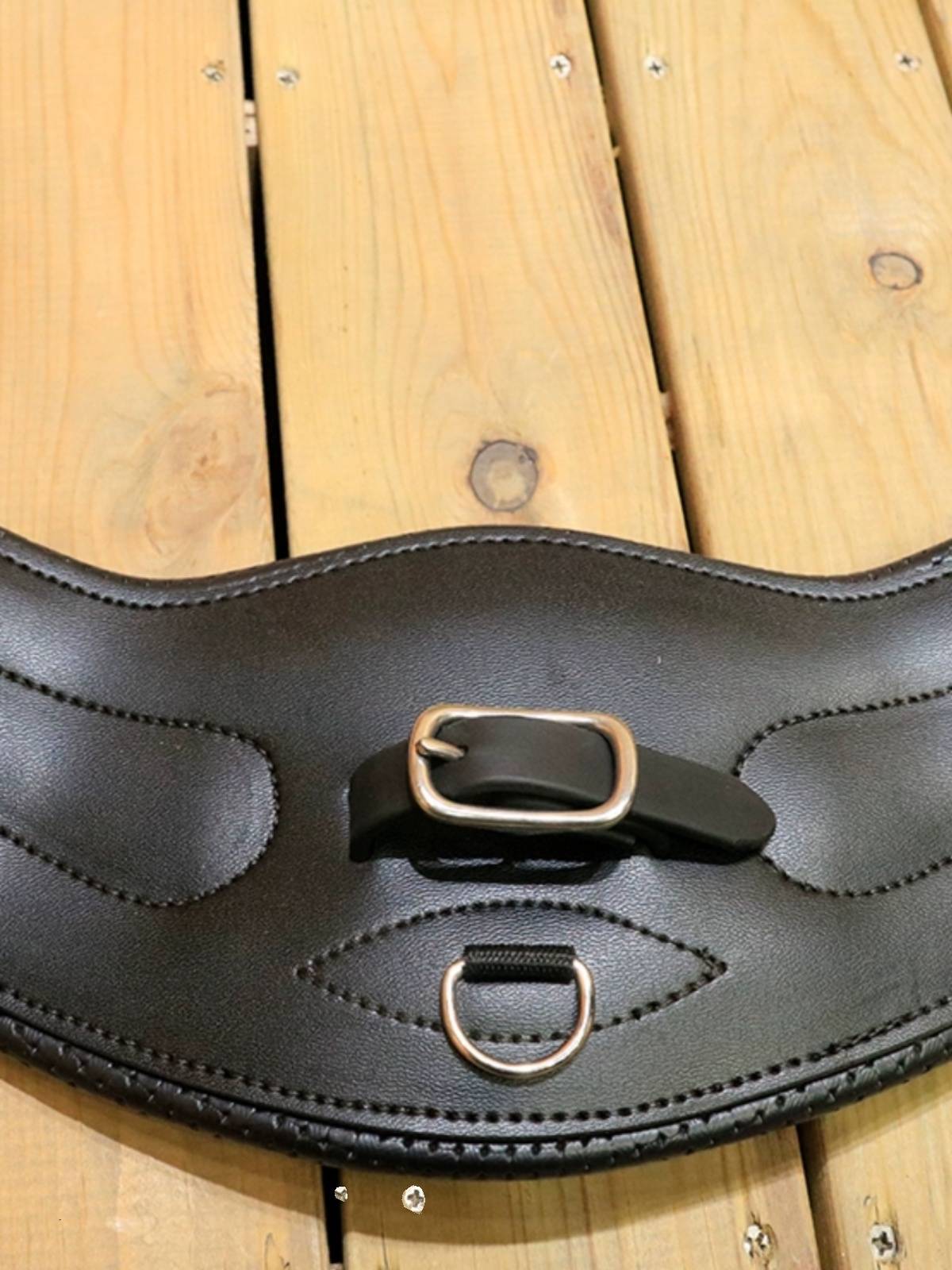 Tekna's belly belt horse belly belt horses horse saddle accessories soft and comfortable equilibrium products horse equipment riding