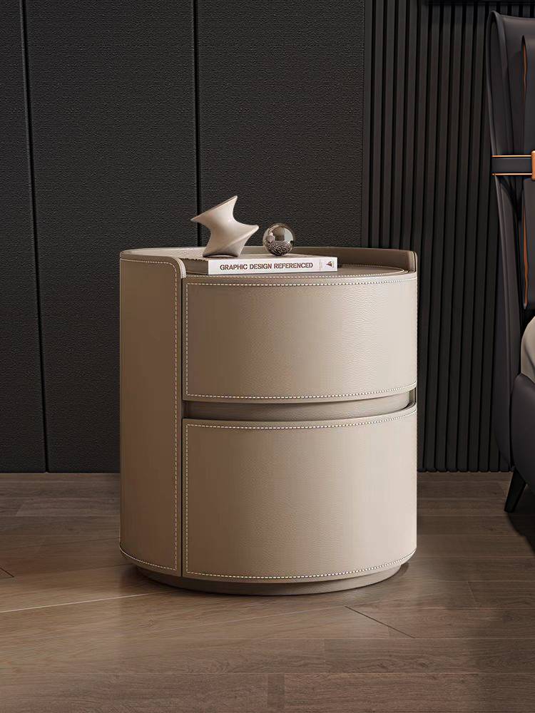 Dedukeeper Creative Extremely Malded Saddle Leather Round Simple Modern Small bedroom new 2024 rock plate light luxury