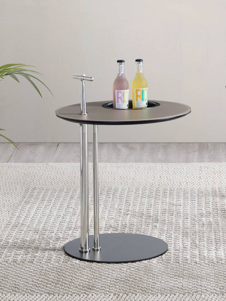 The saddle-skin tea mix is very simple, with stainless steel-like creative furniture on the sides of a circle