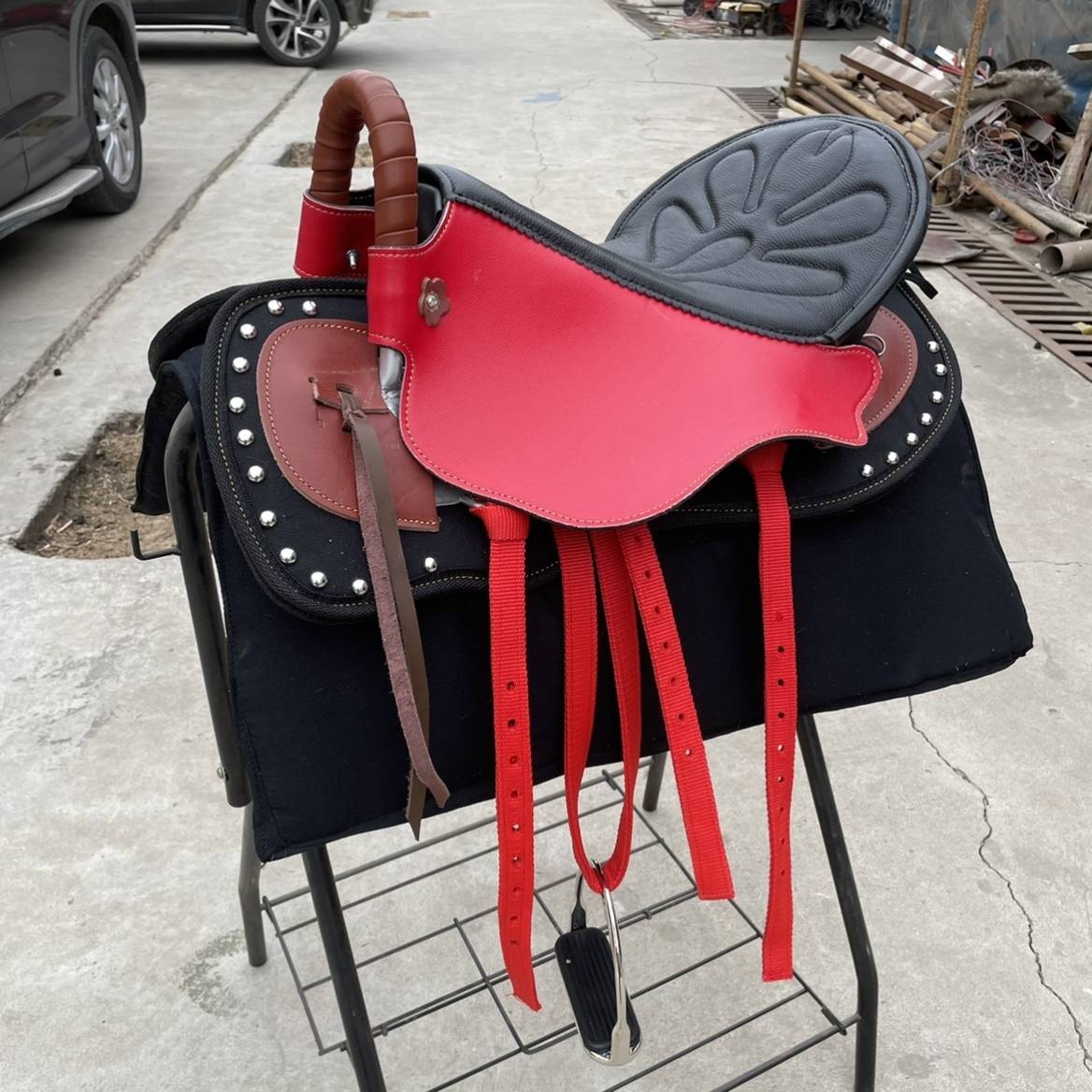 Red saddle + full-wire fittings